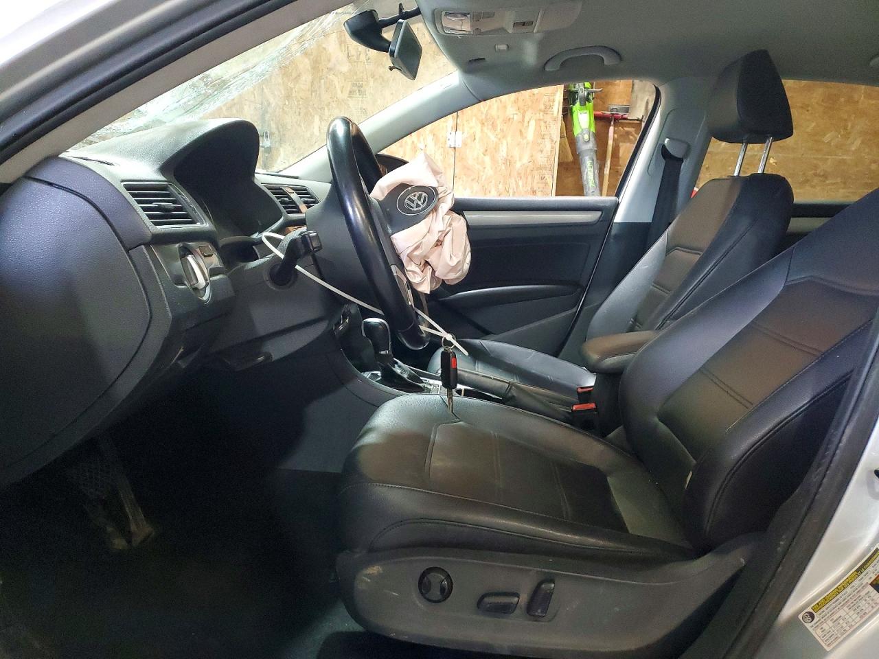 2014 VOLKSWAGEN PASSAT
