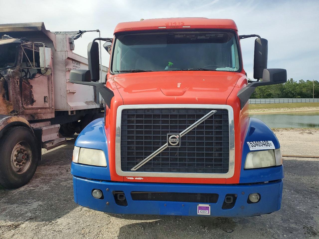 2015 VOLVO VN