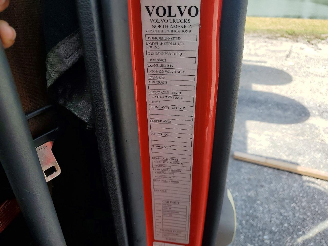 2015 VOLVO VN