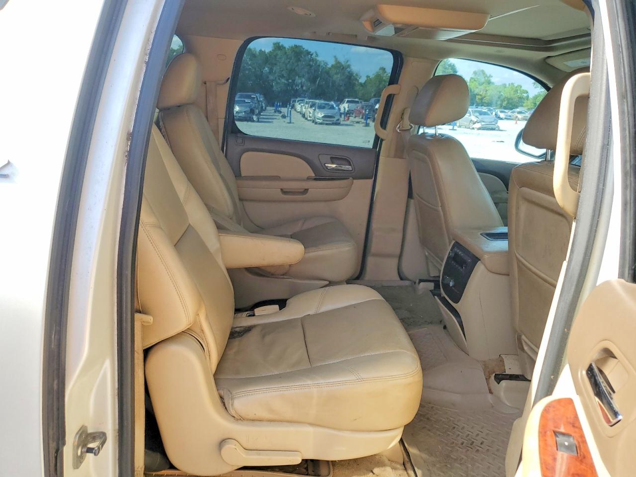 2011 CHEVROLET SUBURBAN