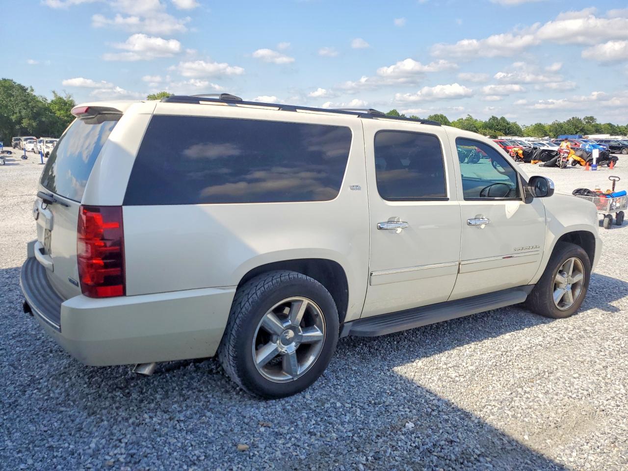 2011 CHEVROLET SUBURBAN