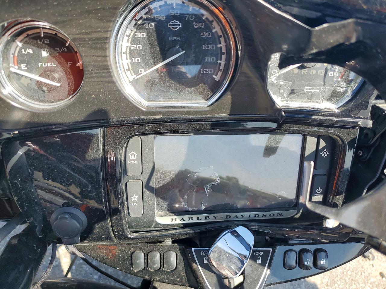 2017 HARLEY-DAVIDSON FL