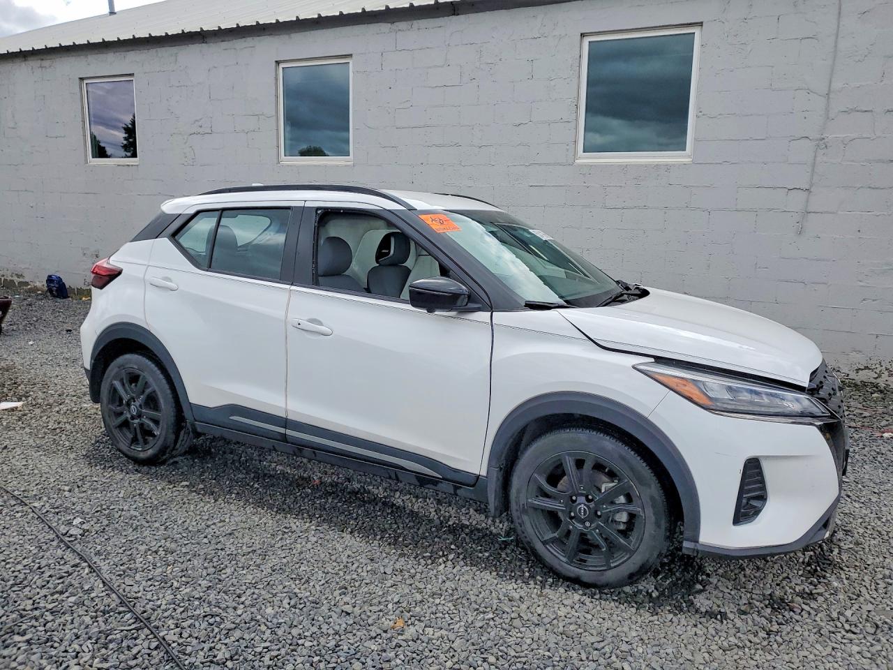 2023 NISSAN KICKS