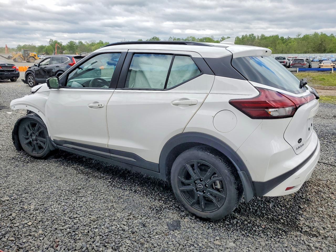 2023 NISSAN KICKS