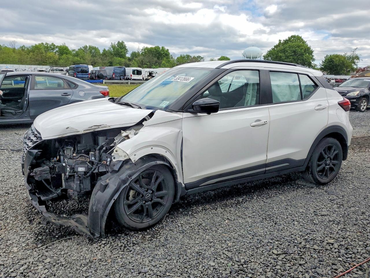 2023 NISSAN KICKS