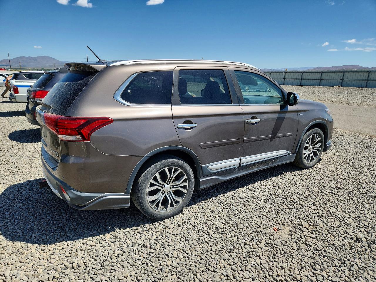 2016 MITSUBISHI OUTLANDER