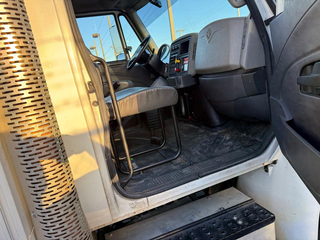 2018 INTERNATIONAL 4000 SERIE