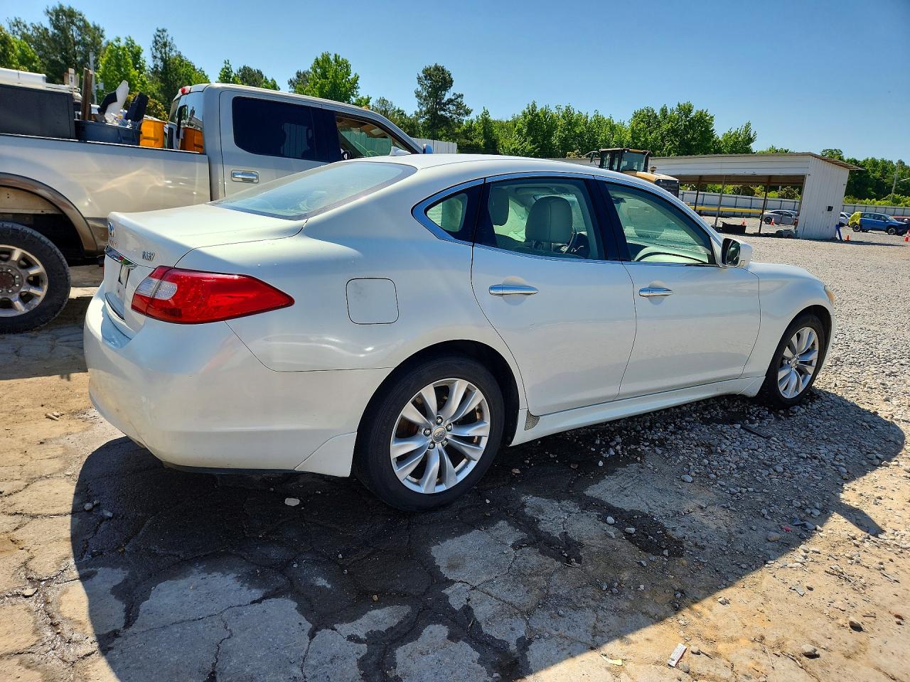 2011 INFINITI M37
