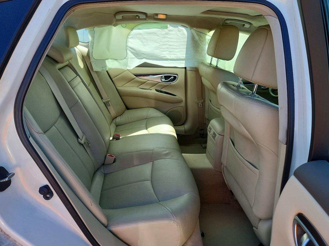 2011 INFINITI M37