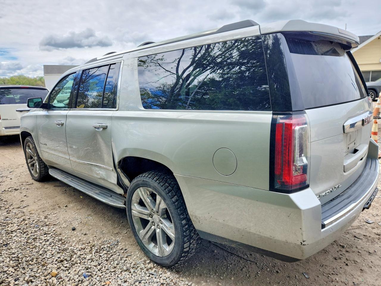 2017 GMC YUKON