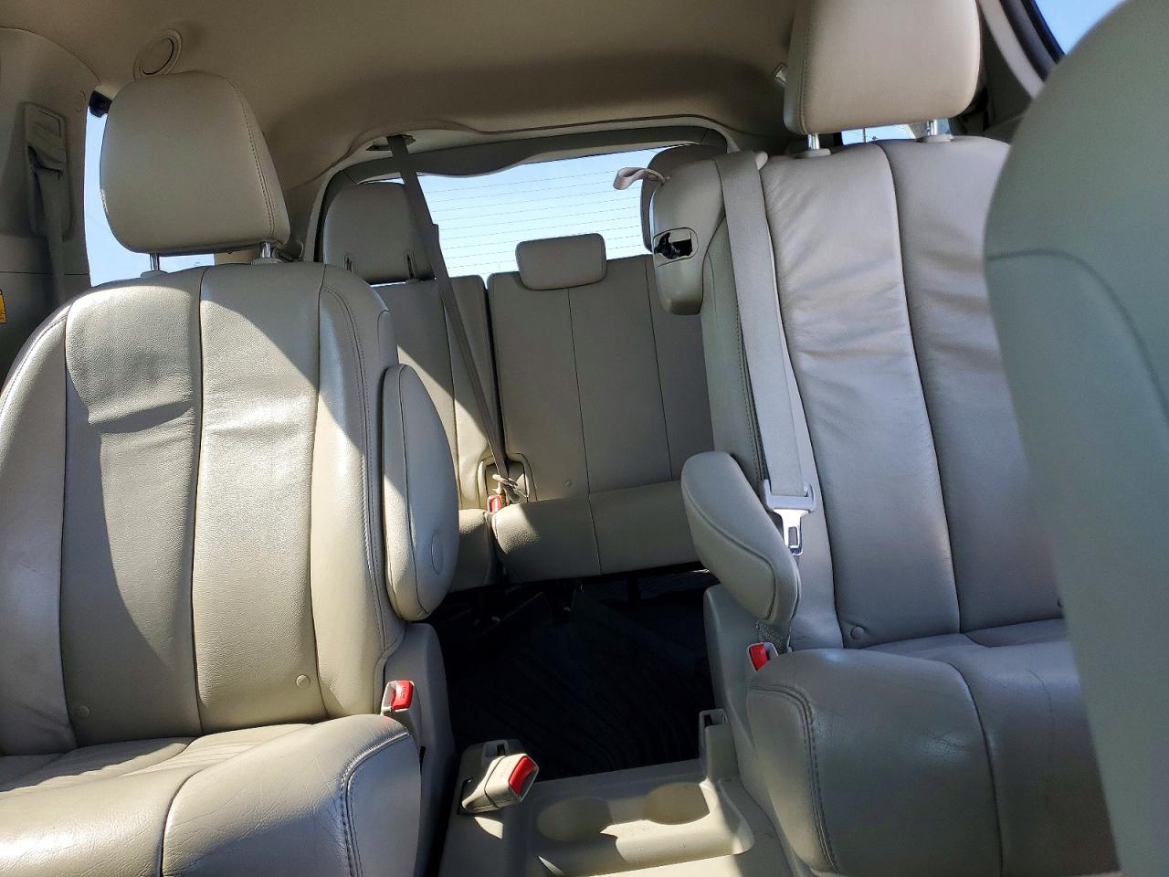 2012 TOYOTA SIENNA