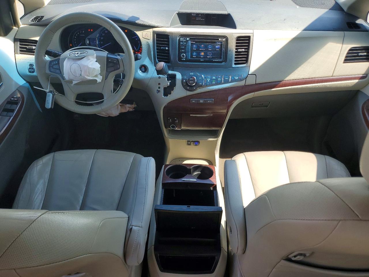 2012 TOYOTA SIENNA