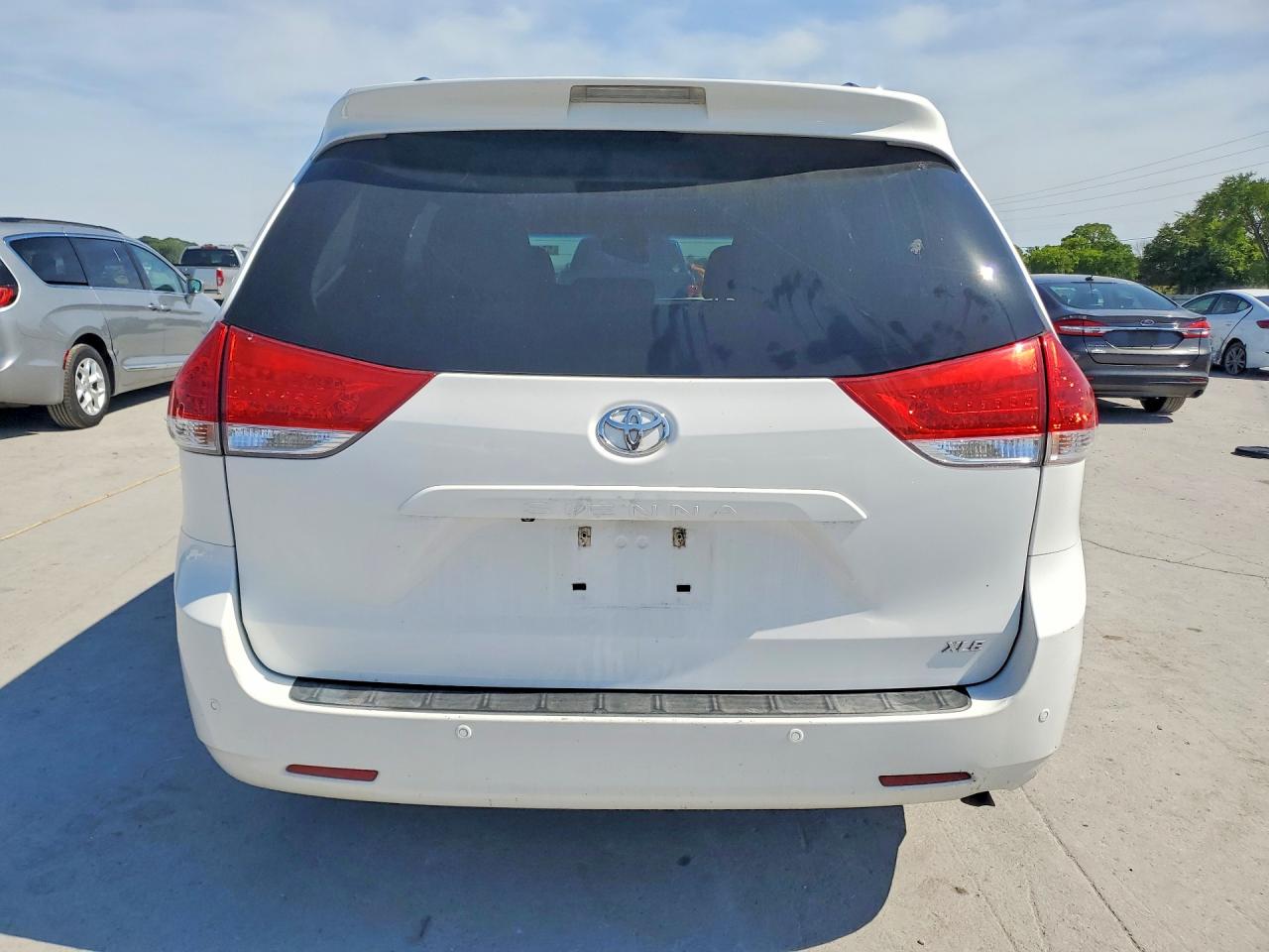 2012 TOYOTA SIENNA