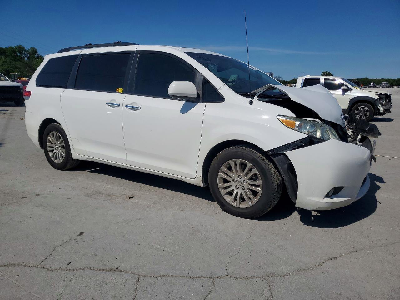 2012 TOYOTA SIENNA