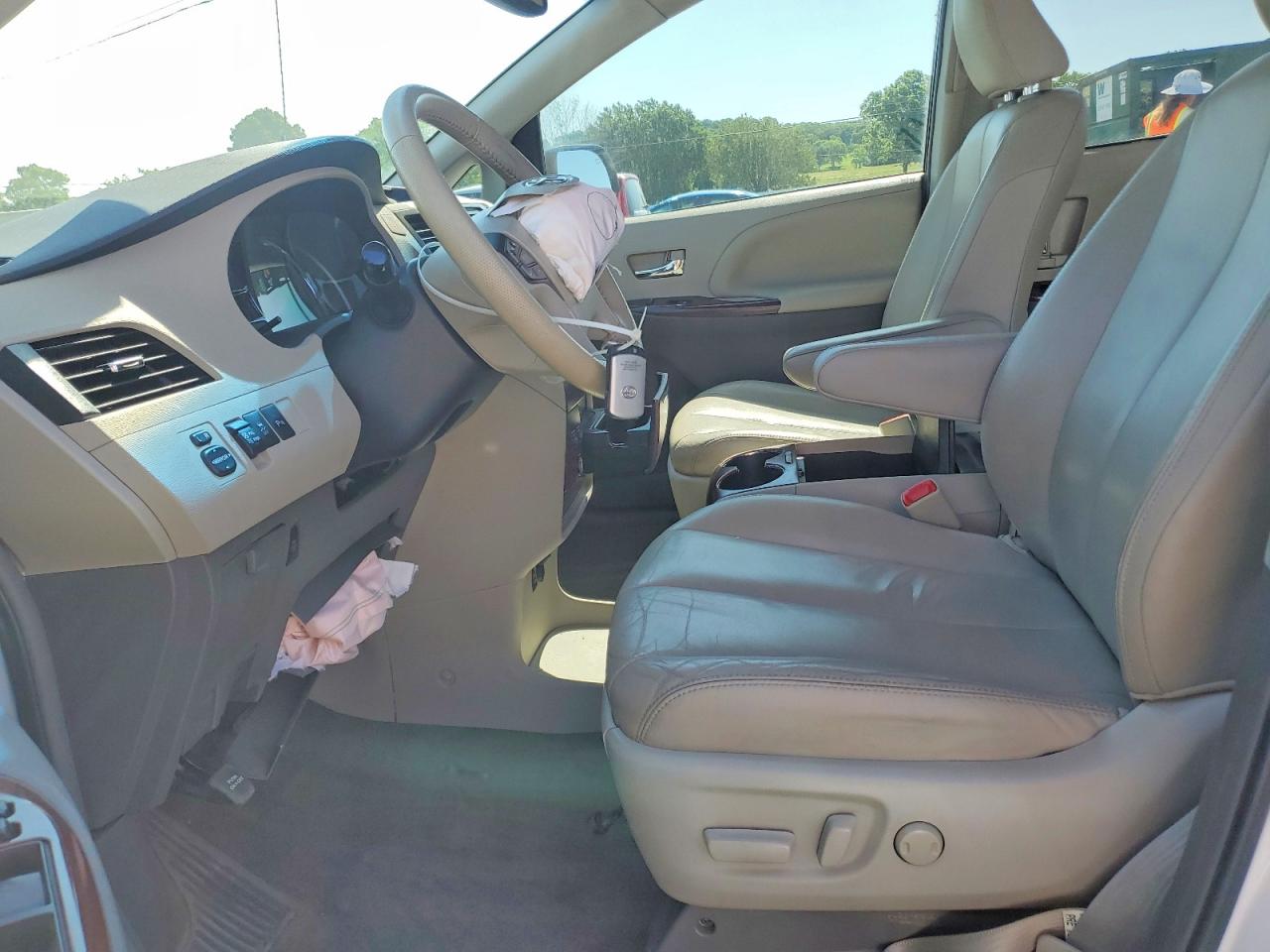 2012 TOYOTA SIENNA
