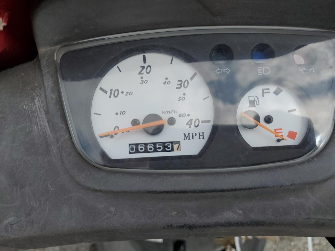 2004 YAMAHA SCOOTER