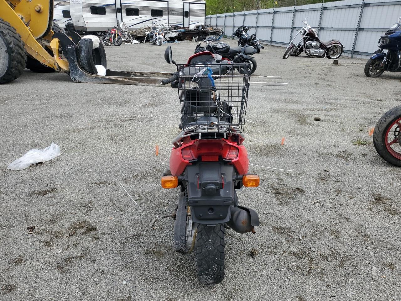 2004 YAMAHA SCOOTER