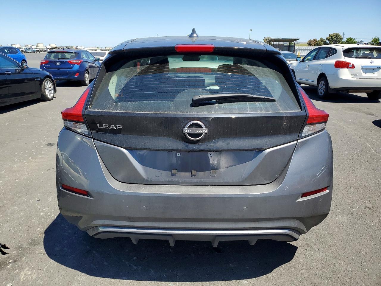 2025 NISSAN LEAF