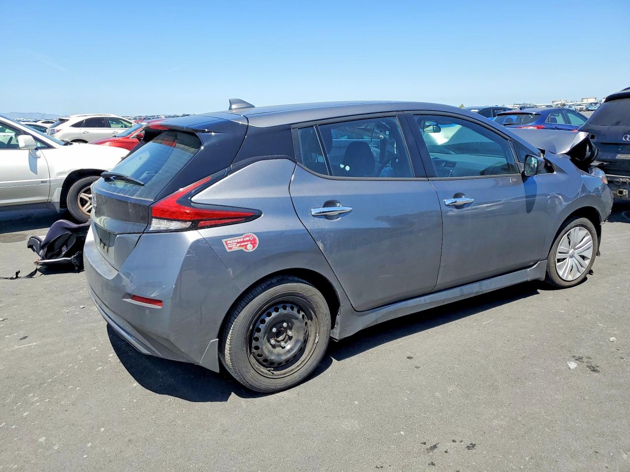 2025 NISSAN LEAF