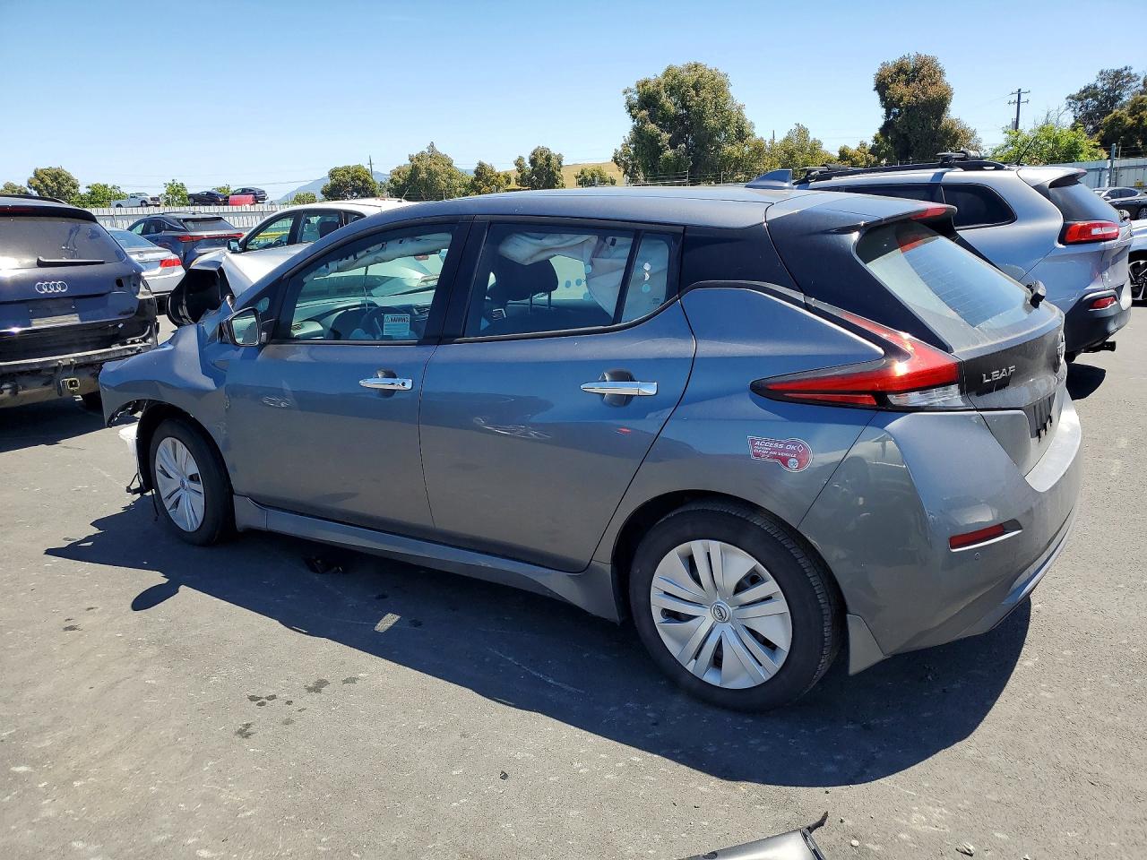2025 NISSAN LEAF