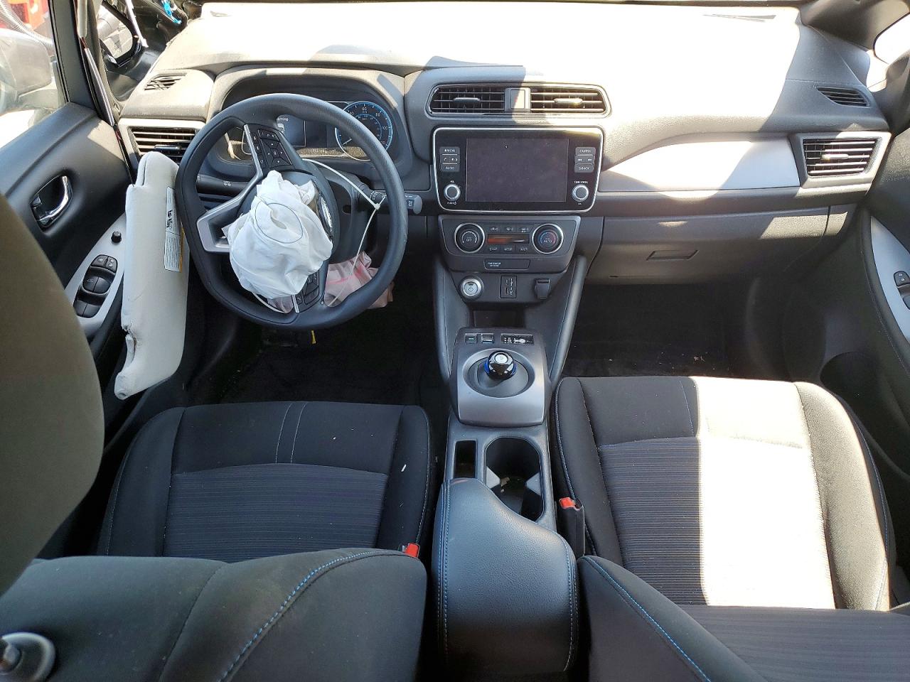 2025 NISSAN LEAF