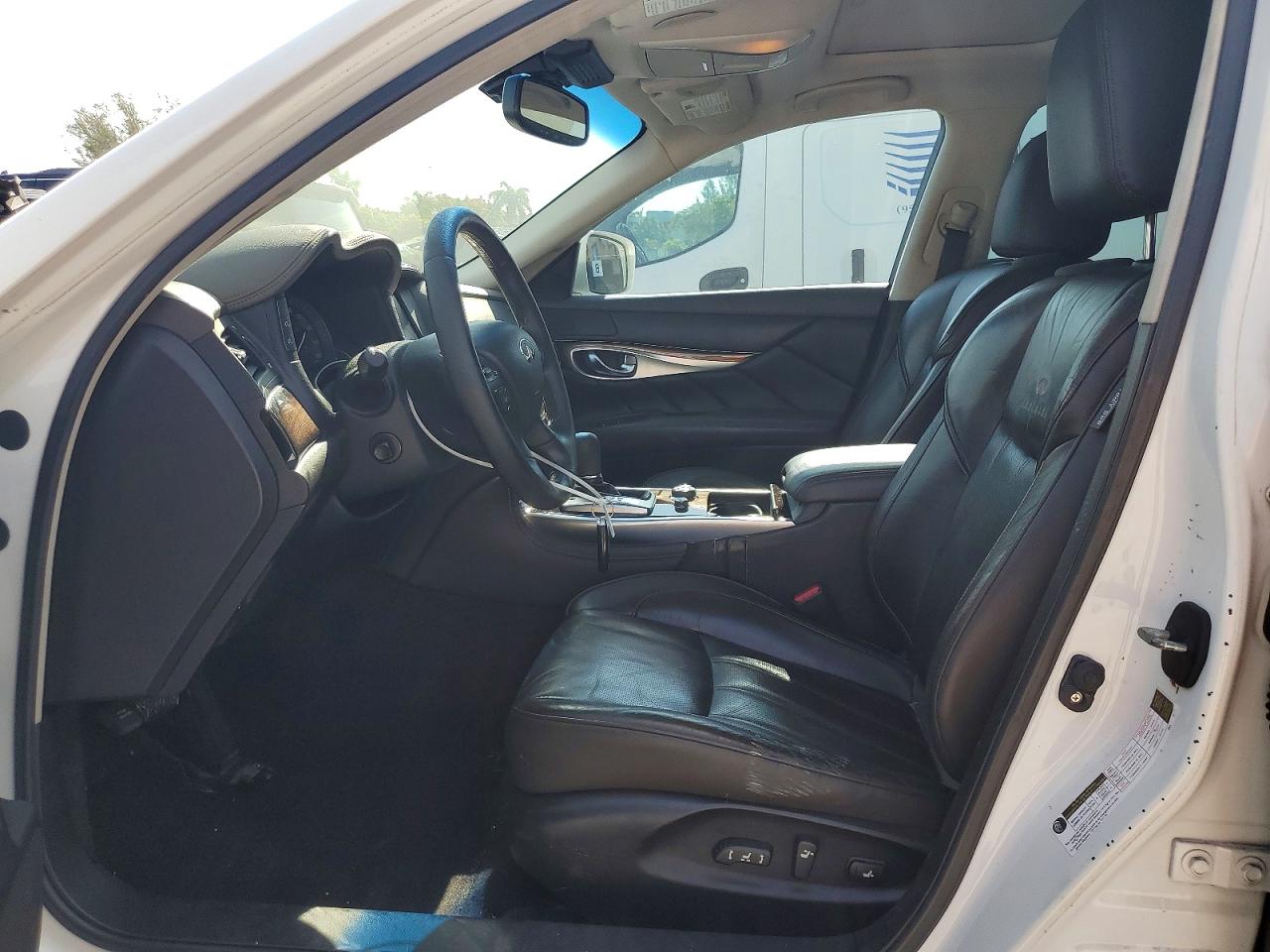 2011 INFINITI M37