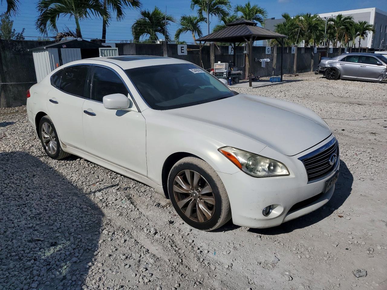 2011 INFINITI M37
