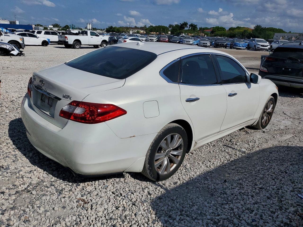 2011 INFINITI M37