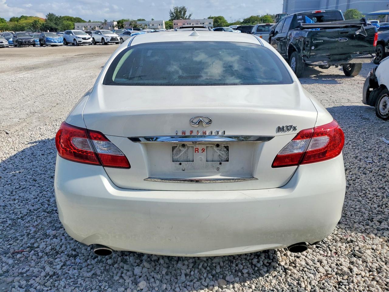 2011 INFINITI M37