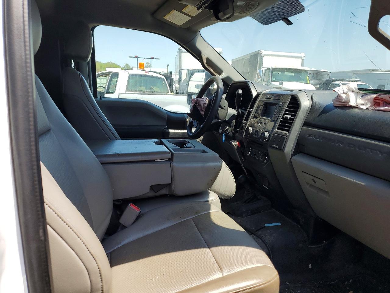 2017 FORD F550