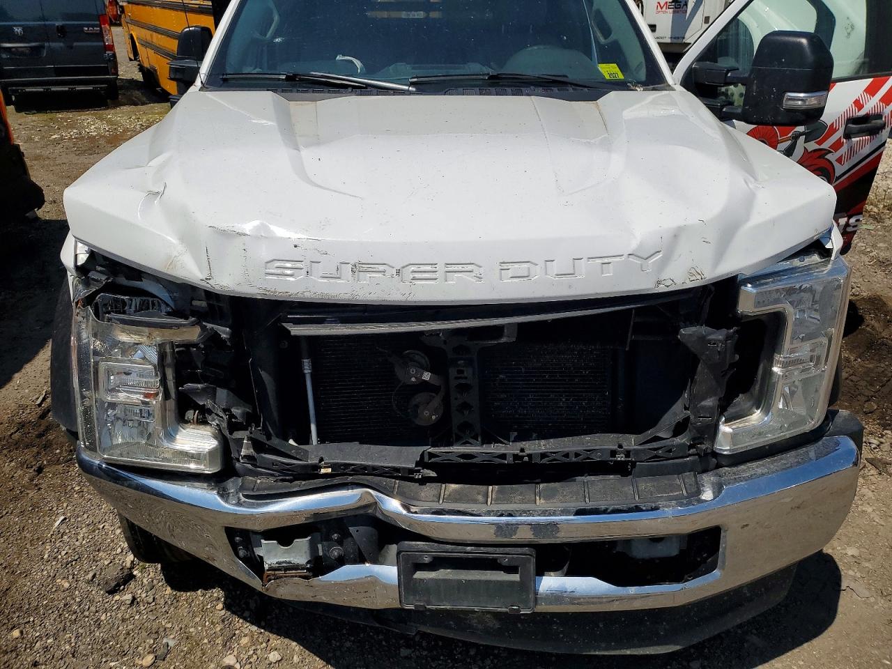 2017 FORD F550