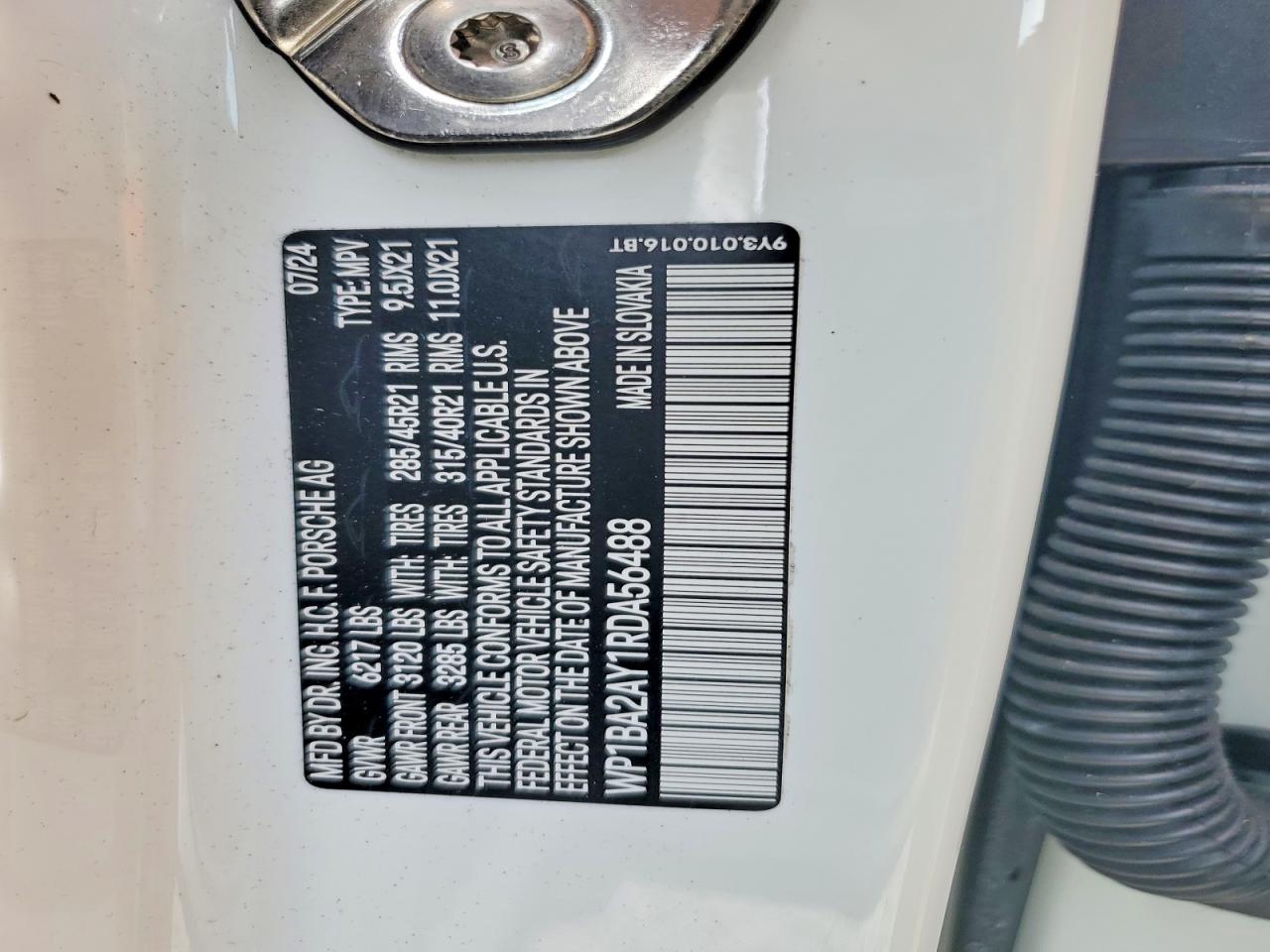 2024 PORSCHE CAYENNE