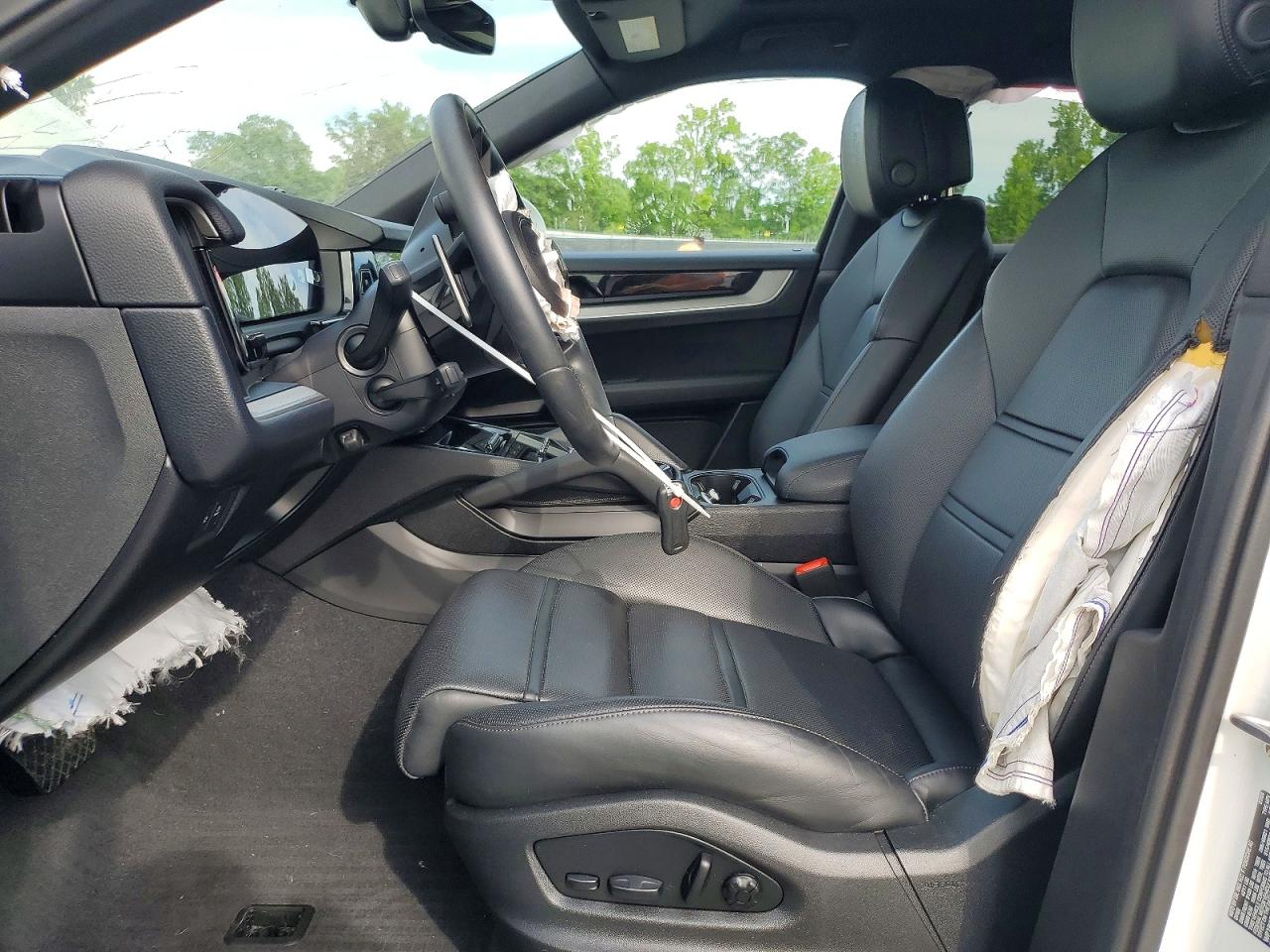 2024 PORSCHE CAYENNE