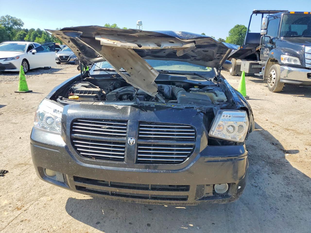 2005 DODGE MAGNUM