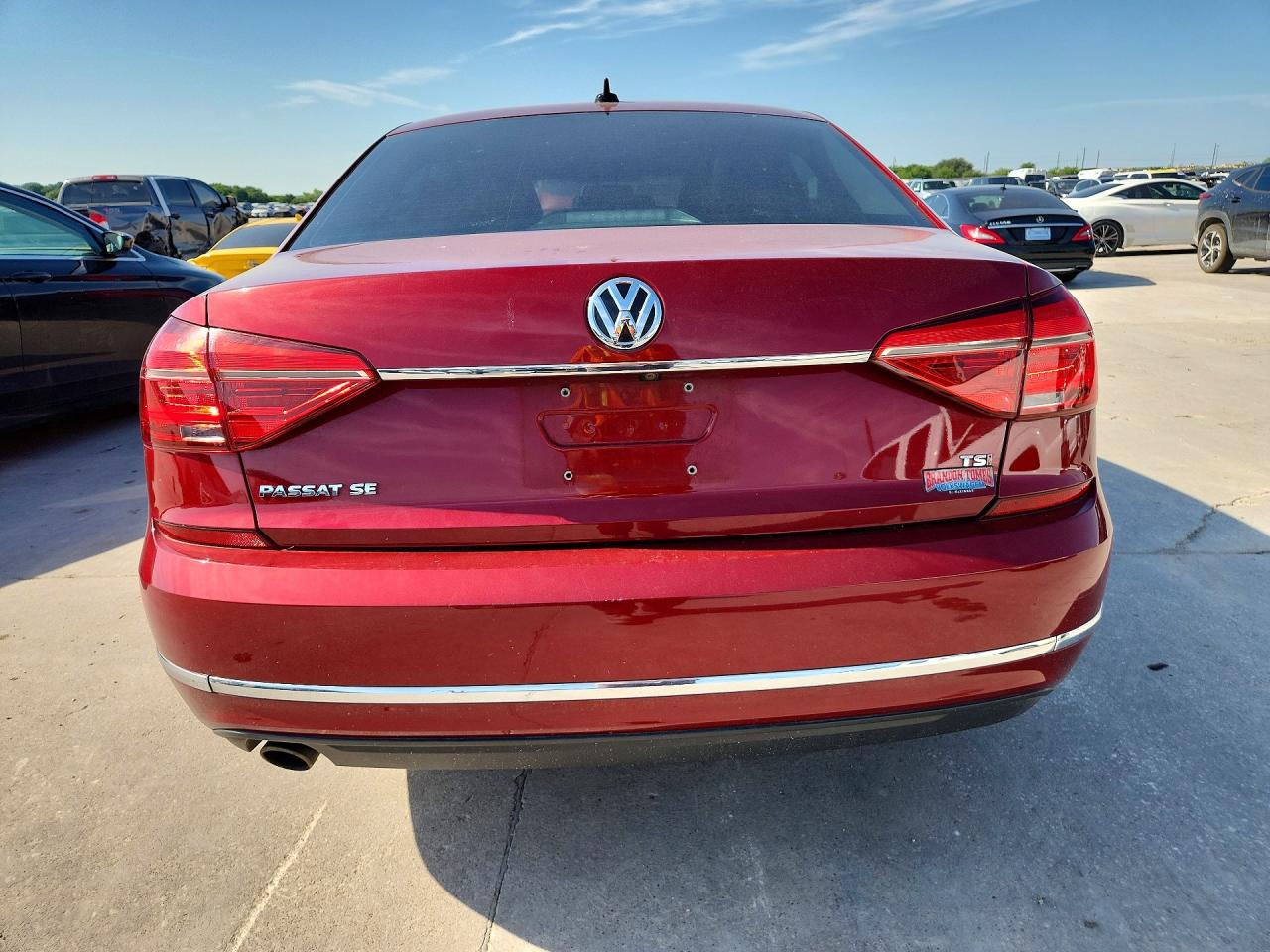 2016 VOLKSWAGEN PASSAT