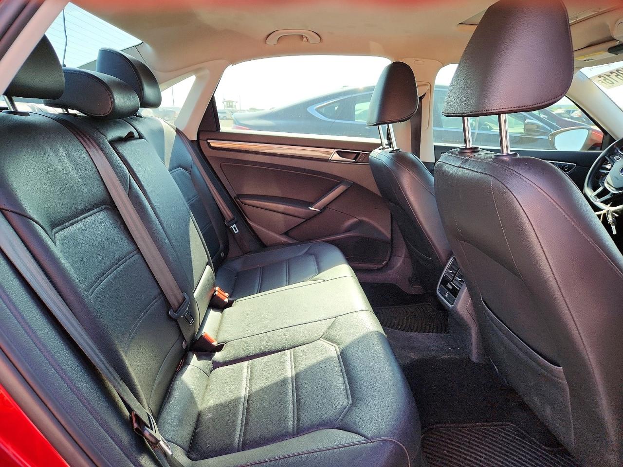 2016 VOLKSWAGEN PASSAT