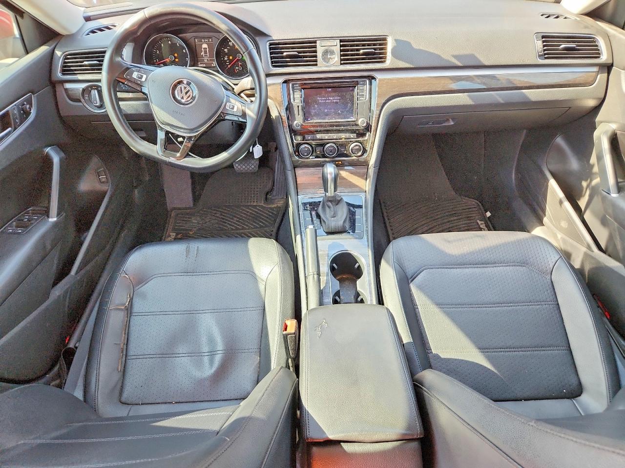 2016 VOLKSWAGEN PASSAT