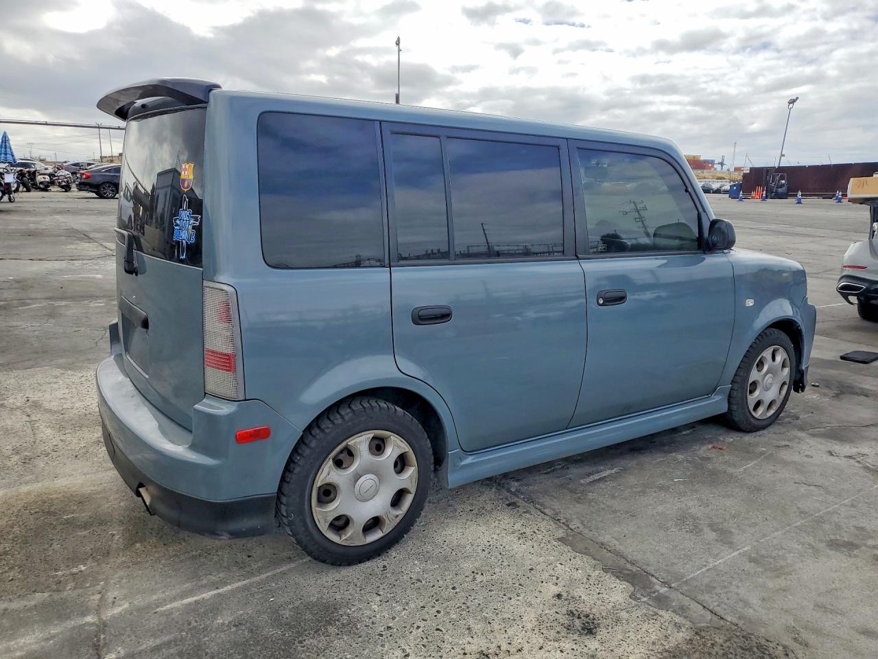 2004 TOYOTA SCION