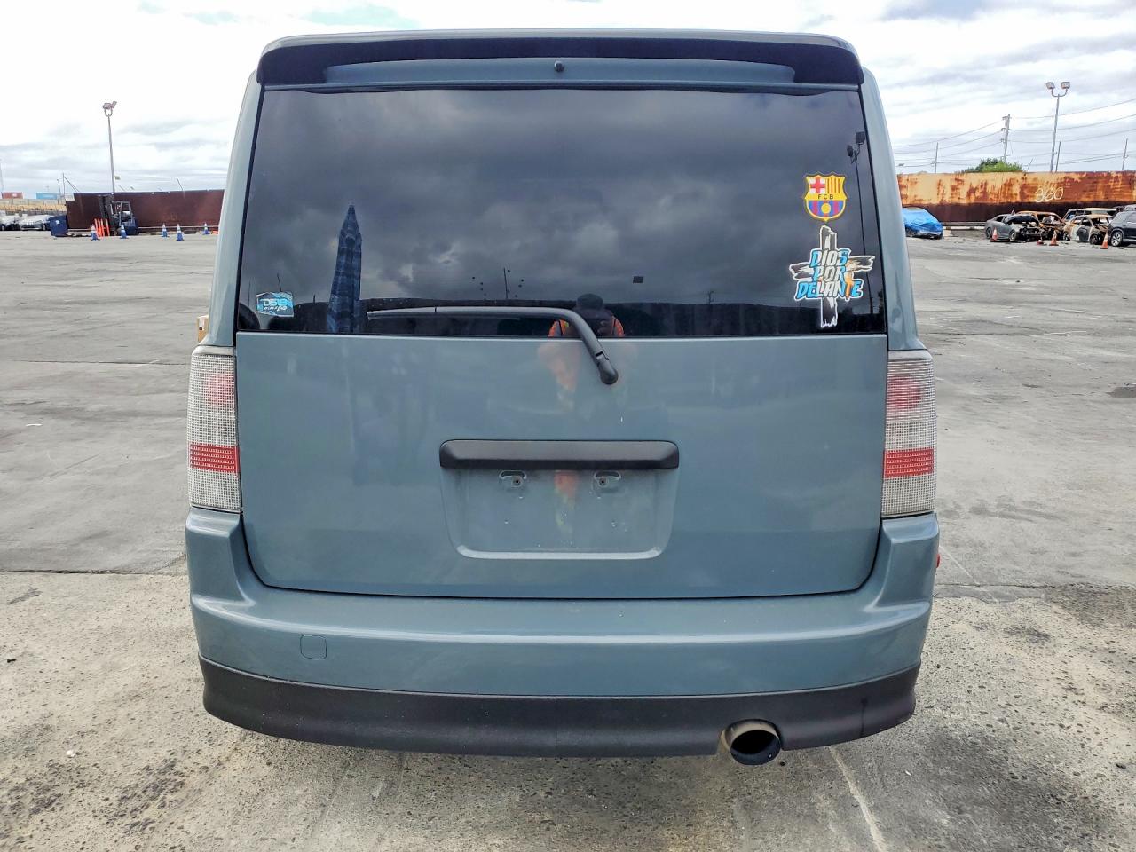2004 TOYOTA SCION