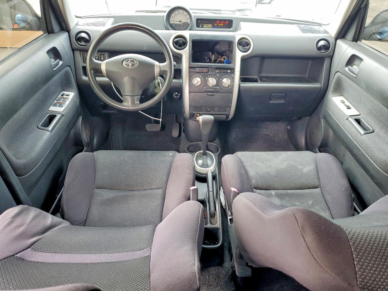 2004 TOYOTA SCION