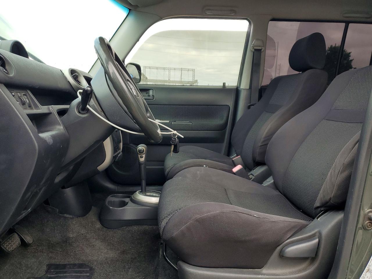 2004 TOYOTA SCION