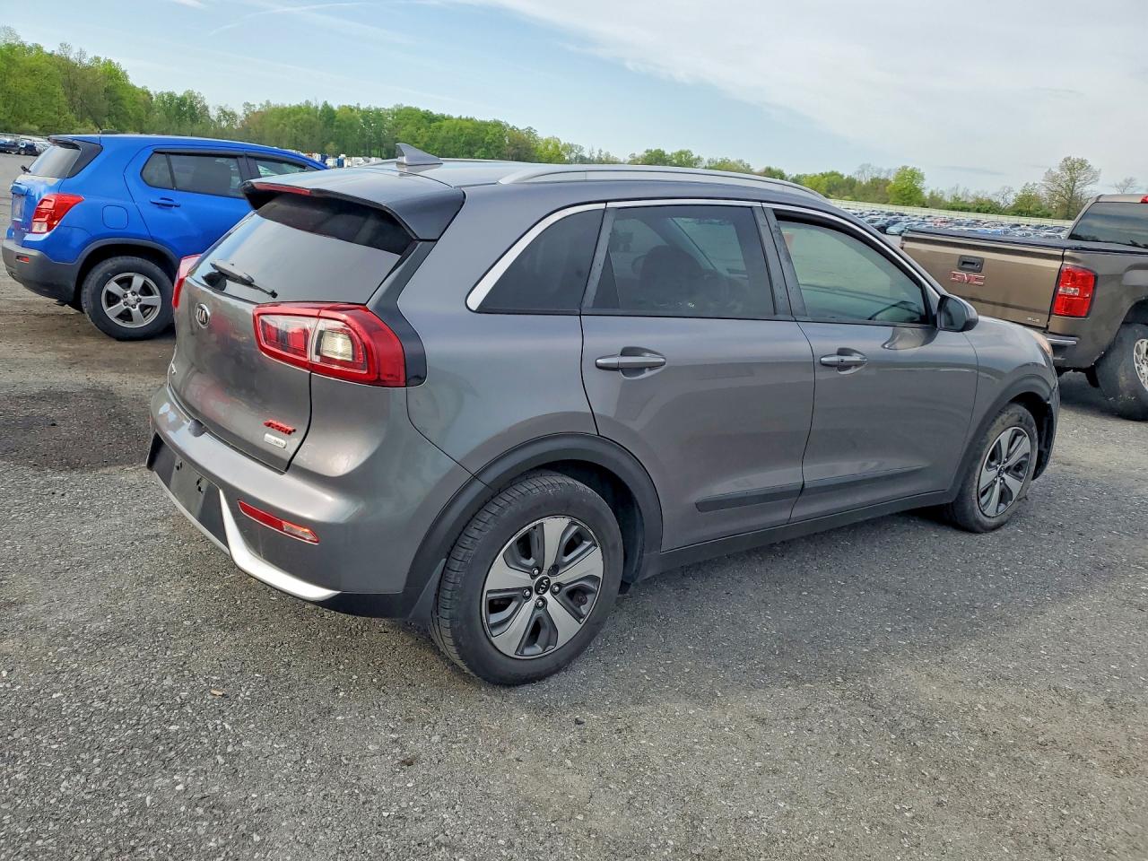 2017 KIA NIRO