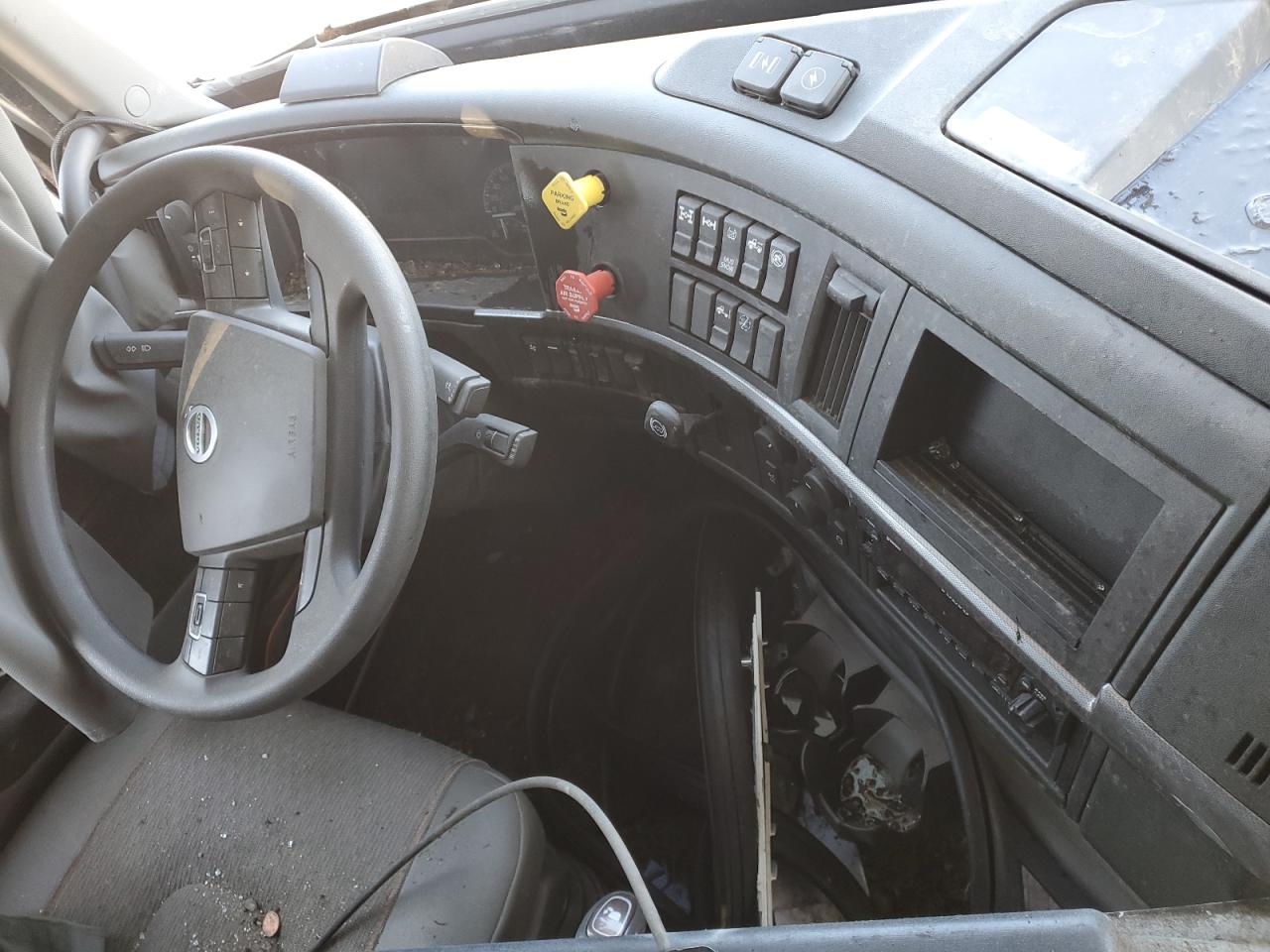 2025 VOLVO VN