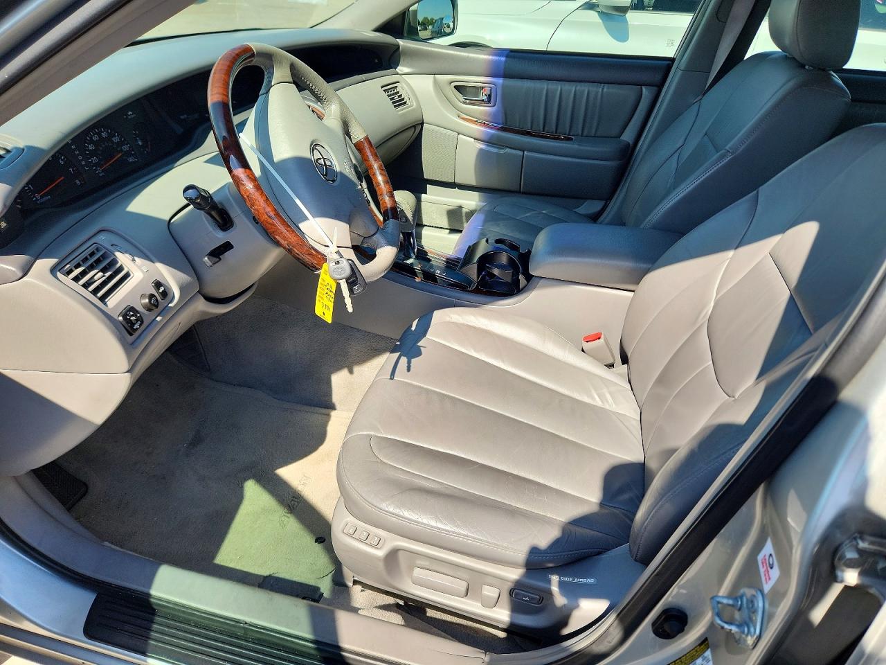 2004 TOYOTA AVALON