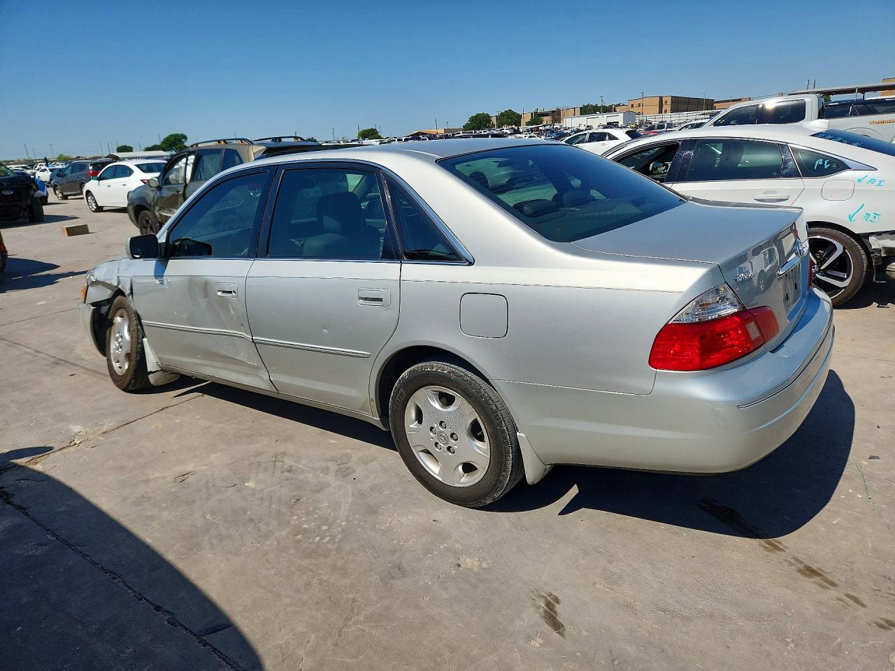2004 TOYOTA AVALON