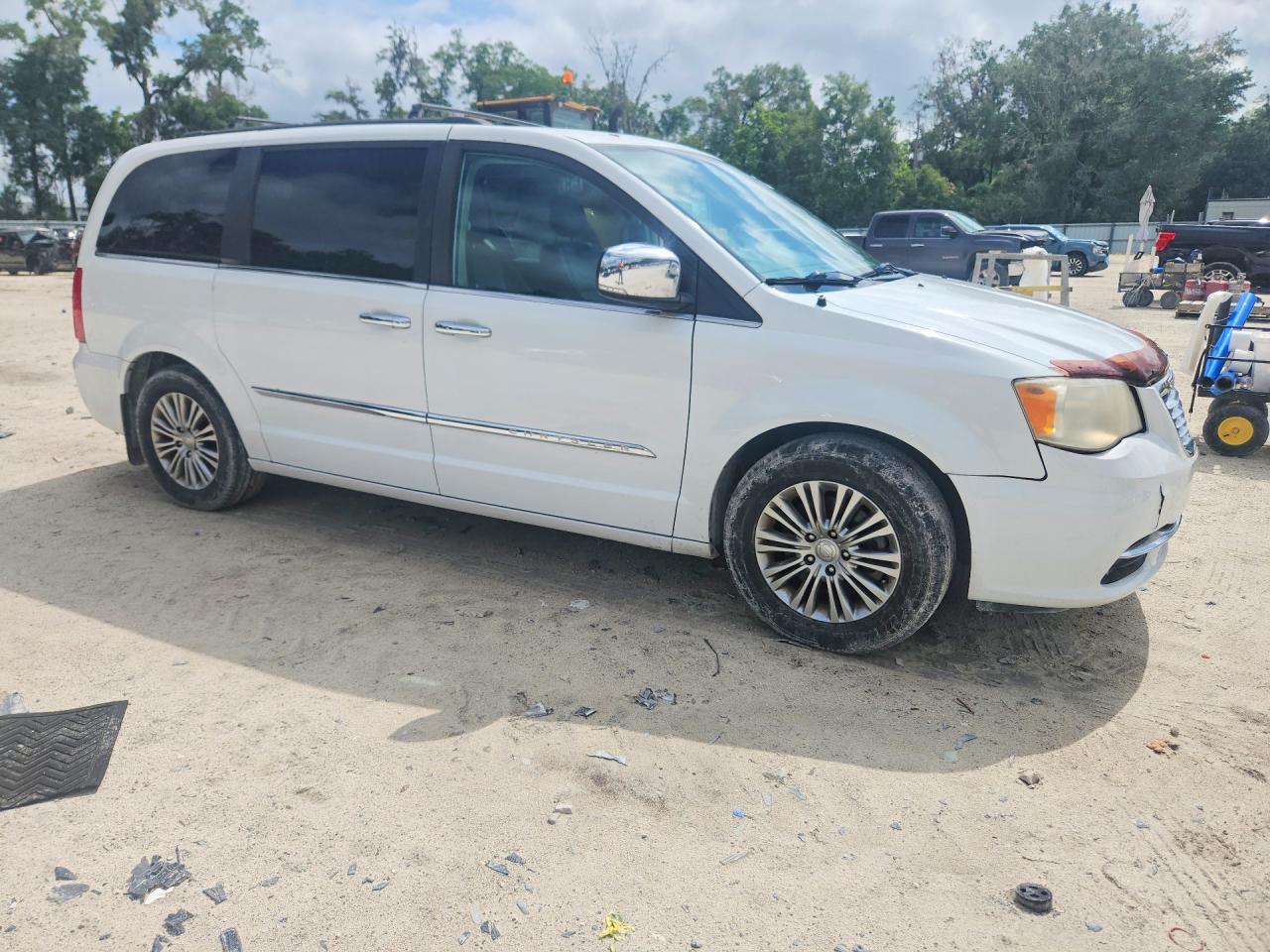 2013 CHRYSLER MINIVAN