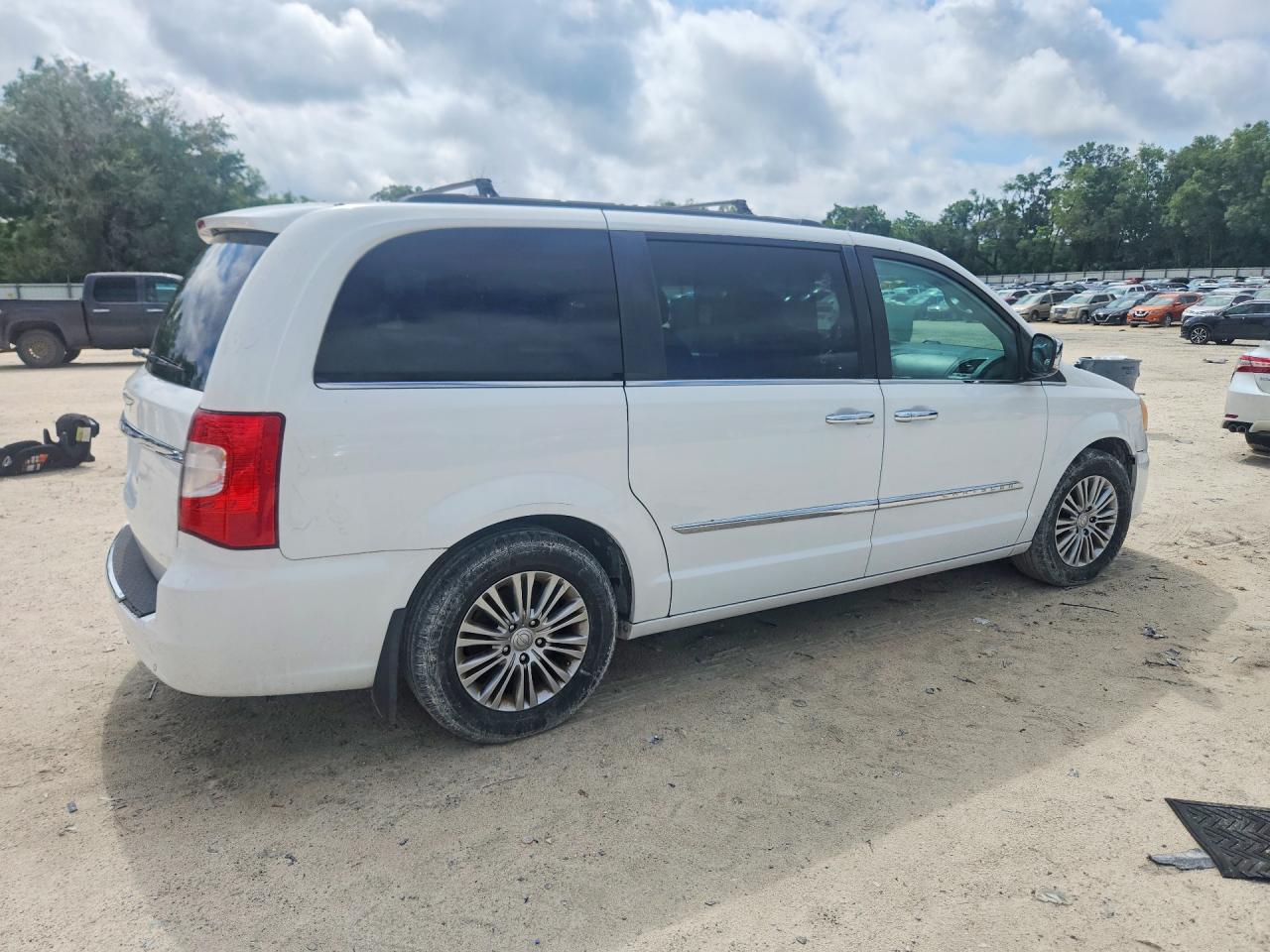 2013 CHRYSLER MINIVAN