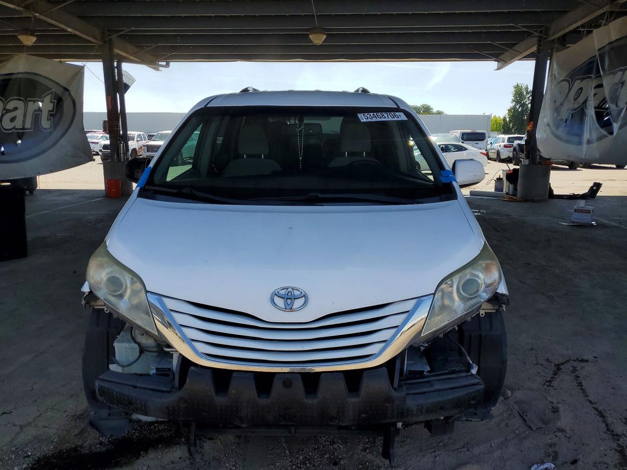 2015 TOYOTA SIENNA