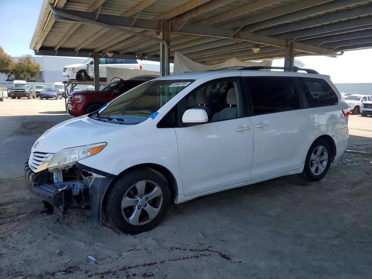 2015 TOYOTA SIENNA