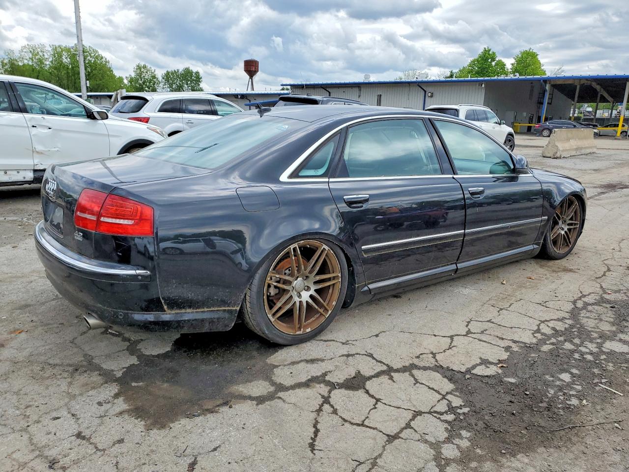2010 AUDI A8